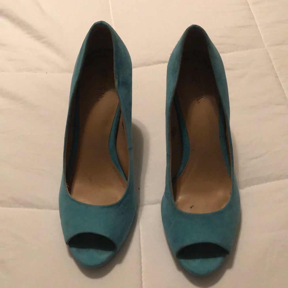 Teal/turquoise peep toe felt heels